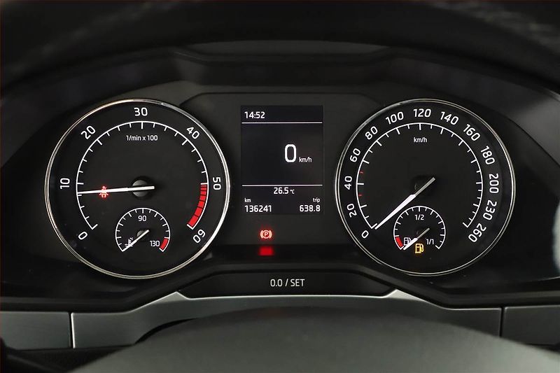 Škoda Superb (2019) 2.0 TDI, Tempomat - fotka 8 z 19