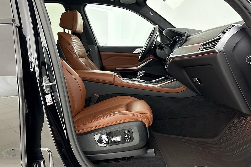 BMW X7 M50i - fotka 17 z 31