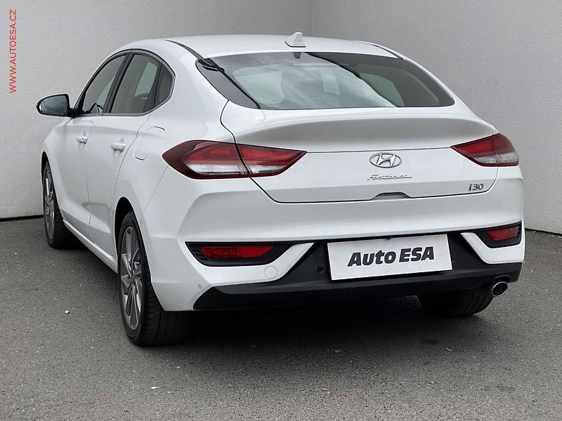 Hyundai i30 (2020) 1.4 T-GDi FastBack, 1.maj,ČR - fotka 6 z 19