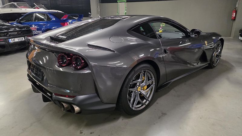 Ferrari 812 (2020) 2roky ZÁRUKA plný SERVIS - fotka 4 z 15
