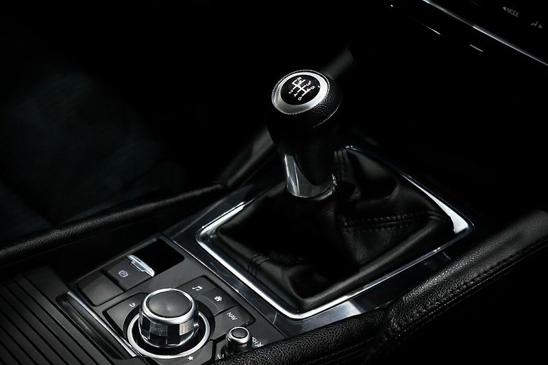 Mazda 6 Wagon 2.0 Skyactiv 121 kW - fotka 15 z 34