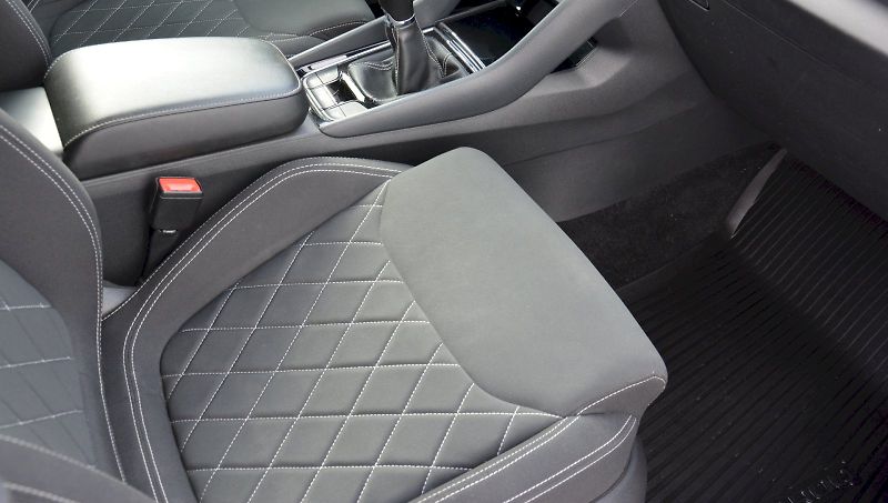 Škoda Karoq (2020) 1.5 TSI 110 kW Sportline - fotka 13 z 25