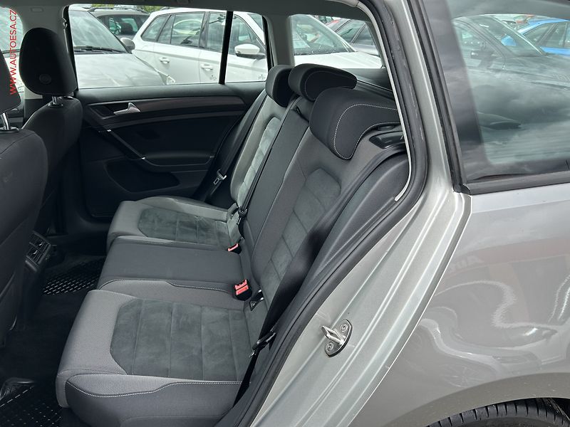 Volkswagen Golf (2018) 1.5TSI, ČR, Comfortline, LED - fotka 10 z 18