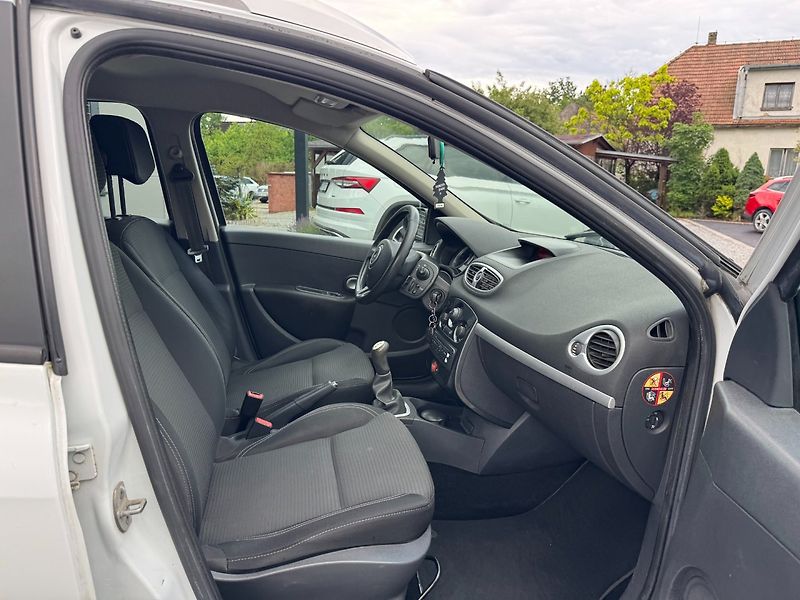Renault Clio (2012) 1,2 55 KW Klima - fotka 24 z 28