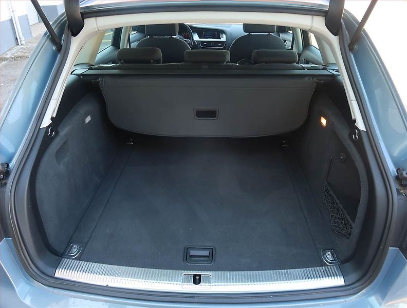 Audi A4 (2011) 2.0 TDI, Navi, Tempomat - fotka 13 z 21