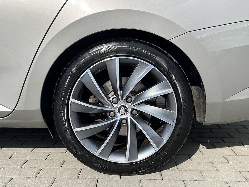 Škoda Superb (2017) 2,0TDi140kW Laurin&Klement DSG - fotka 11 z 42