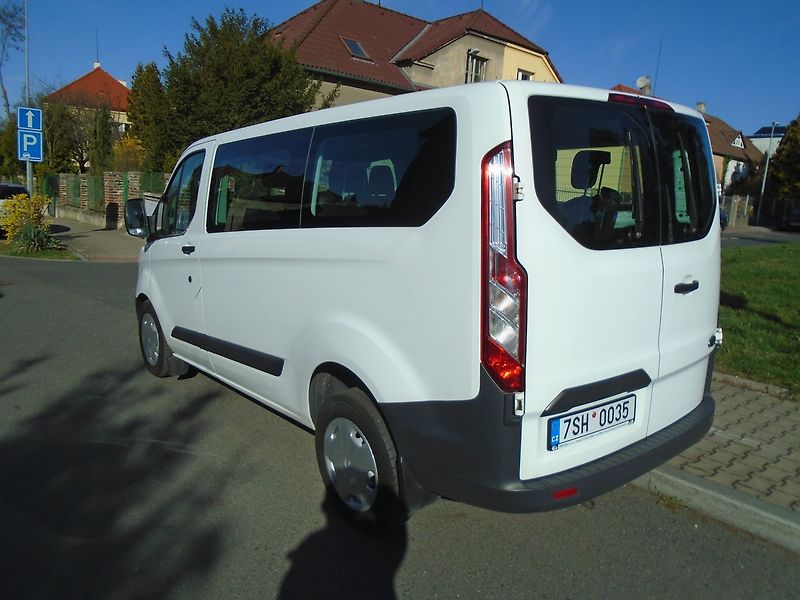 Ford Transit Custom (2015) 2.2 TDCi 9 míst BUS - fotka 7 z 23