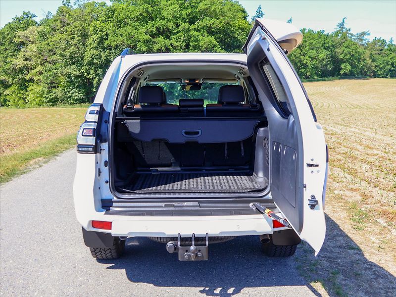 Toyota Land Cruiser 2,8 D-4D 150kW Executive CZ DP - fotka 9 z 39