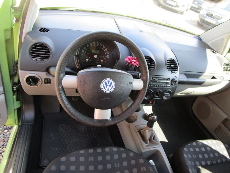 Volkswagen New Beetle 2,0i-85KW-KOUPEN V ČR-PĚKNÝ  - fotka 9 z 14