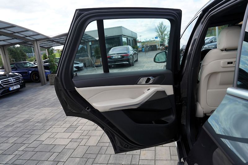 BMW X5 40i xDrive/340 PS/tažné/panora - fotka 22 z 47