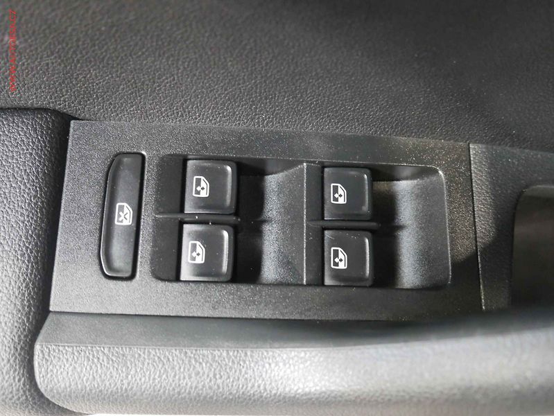 Škoda Octavia (2015) 1.6 TDi, DSG, navi - fotka 18 z 29