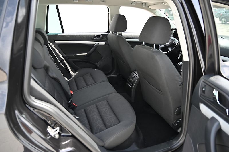 Škoda Octavia 2.0TDI 7/2011 Rezervace - fotka 33 z 50