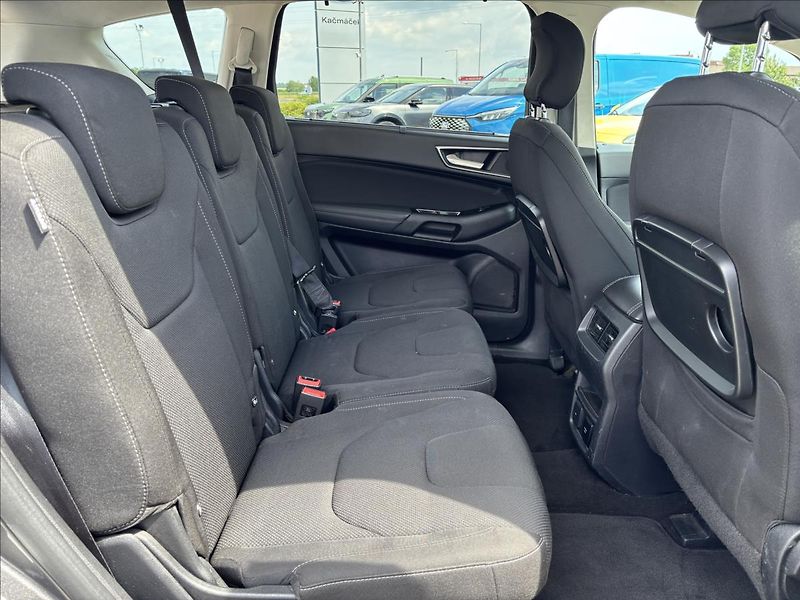 Ford S-MAX 2,0 EcoBlue 132kW Titanium 4X4 - fotka 15 z 39