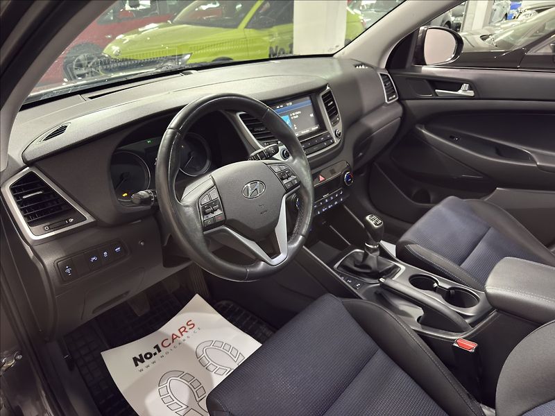 Hyundai Tucson 2,0   CRDI 4X4 STYLE PANO - fotka 9 z 40