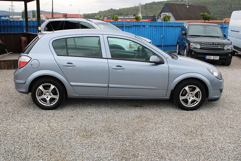 Opel Astra (2005) 1.4i 16V KLIMA EL. OKNA  ALU  - fotka 8 z 17