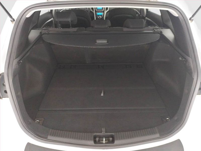 Hyundai i30 (2014) 1.6 CRDi, ČR,1.maj, Tempomat - fotka 14 z 17