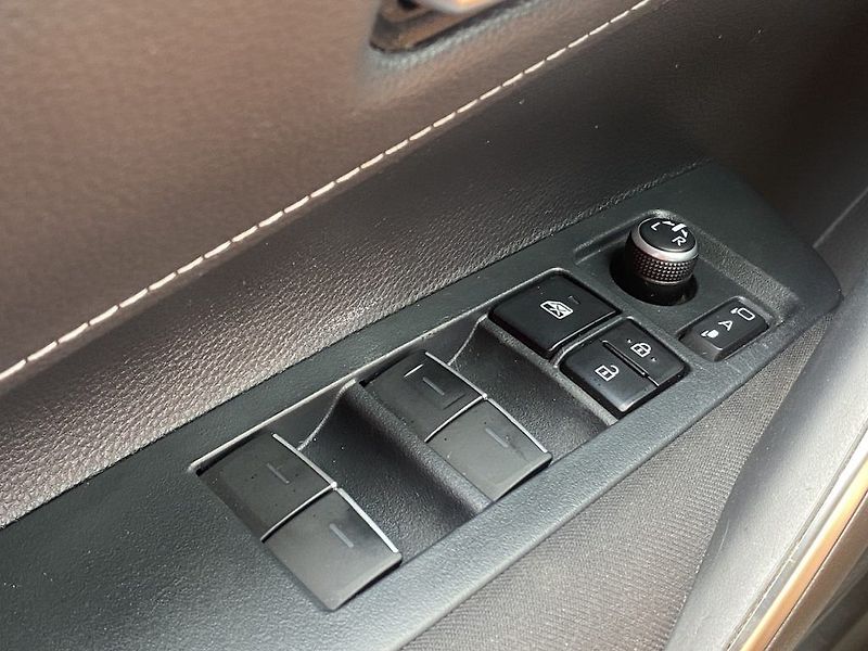 Toyota Corolla 2.0HEV, ČR-1m, ComTech, DPH - fotka 26 z 28