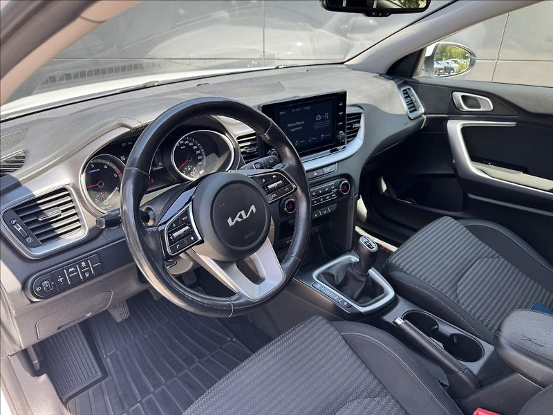 Kia Ceed 1,6 CRDI 100kW Exclusive ČR DP - fotka 9 z 31