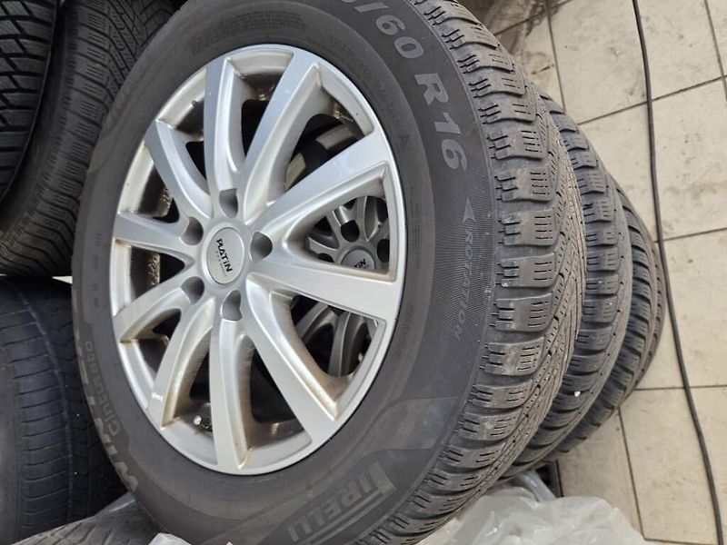 Škoda Karoq (2024) 2.0 4x4 DSG LED TOUR Virtual K - fotka 32 z 33