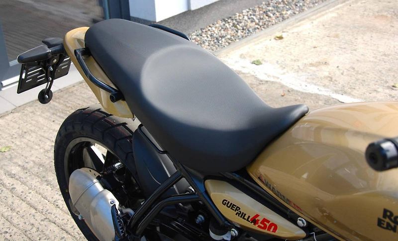 Royal Enfield (2026) Guerrilla 450 GOLD DIP - fotka 19 z 25