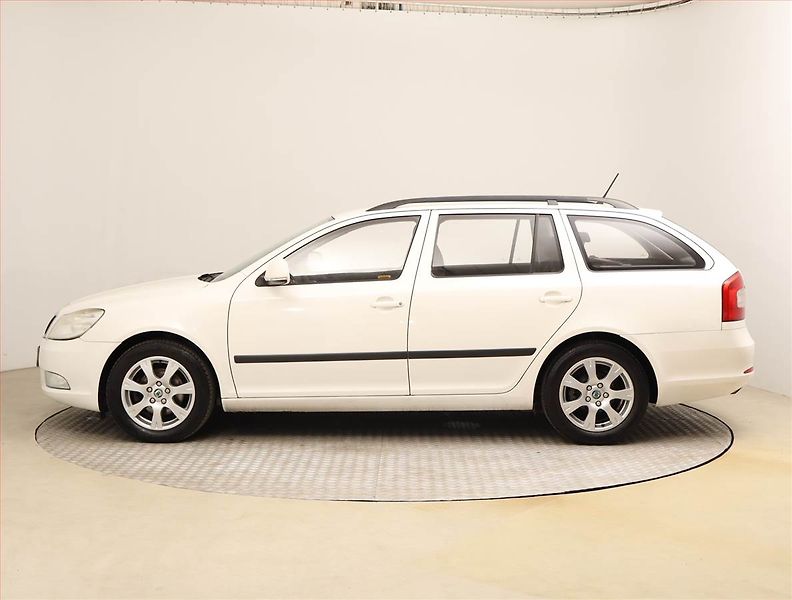Škoda Octavia (2011) 1.6 TDI, nová STK, servisované - fotka 3 z 16