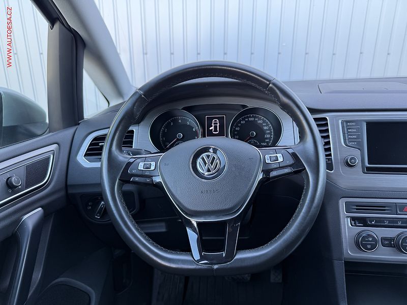 Volkswagen Golf Sportsvan (2015) 1.4TSi, ČR, DSG, bixen, kamea - fotka 12 z 17