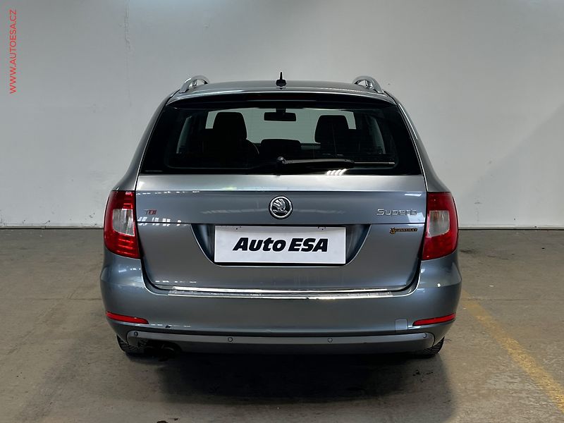 Škoda Superb (2010) 2.0 TDi, STK3/28 - fotka 5 z 16