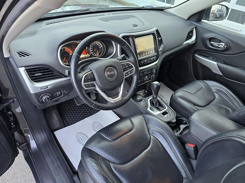 Jeep Cherokee 147kW 4x4 LIMITED KŮŽE NAV - fotka 10 z 49