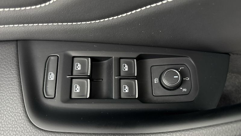 Volkswagen Passat 2.0 TDI DSG Elegance Variant - fotka 23 z 27