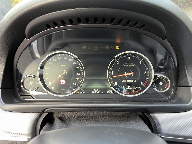 BMW Řada 5 M 550d xDrive 280 kW F10 740Nm - fotka 11 z 25