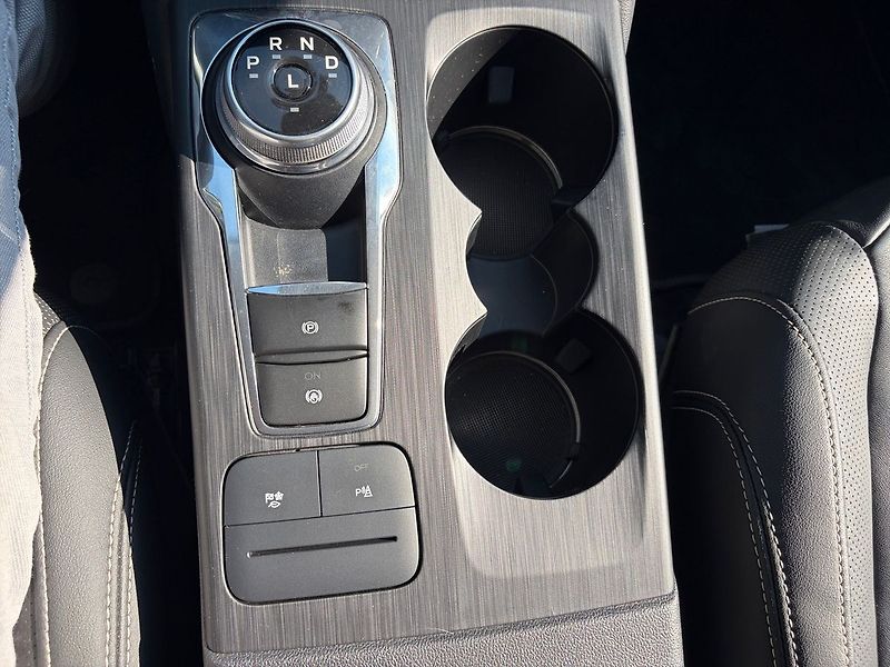 Ford Kuga 4x4 2,5HEV VIGNALE TOP VÝBAVA - fotka 14 z 20