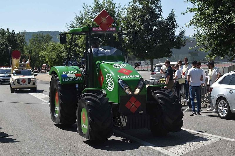 I v letošní Tour de France hrají kromě závodníků velkou roli auta značky Škoda.