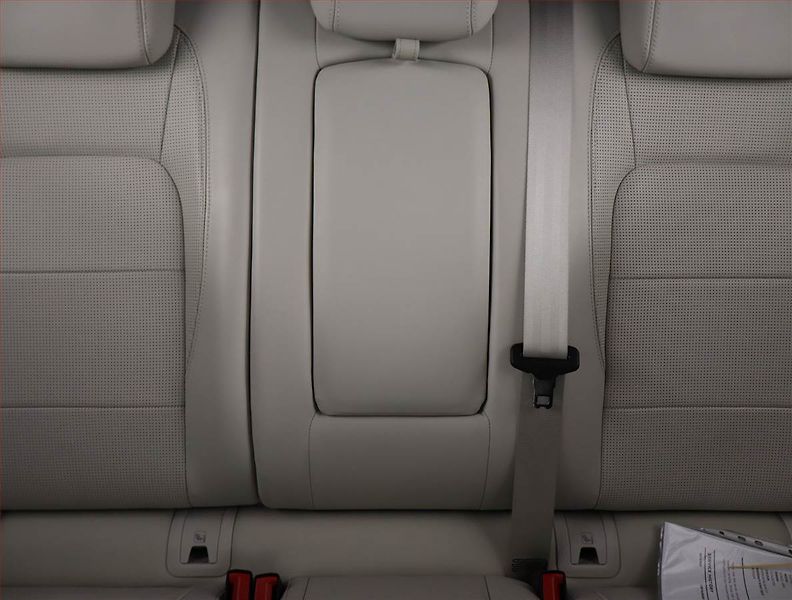 Jaguar E-Pace (2019) P300 AWD - fotka 10 z 26