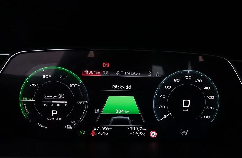 Audi Q8 e-tron 55 Q Kamera Tažné LED Vzduch - fotka 16 z 27