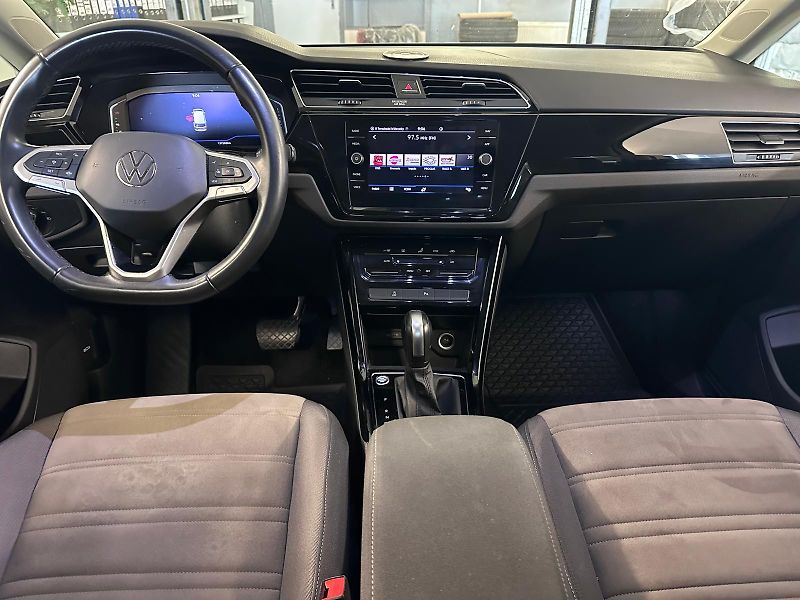 Volkswagen Touran 2.0 TDI 110kW DSG Highline - fotka 9 z 16