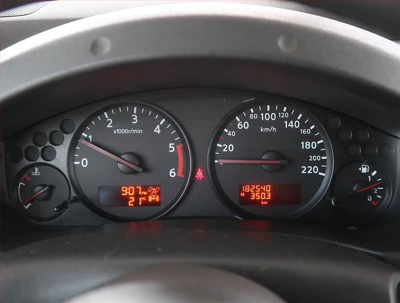 Nissan Navara (2011) 2.5 D, 4X4, Tempomat - fotka 11 z 19