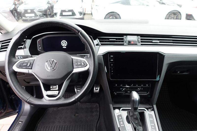 Volkswagen Passat ZLEVNĚNO 2,0TSi 206kW Alltrack - fotka 16 z 37