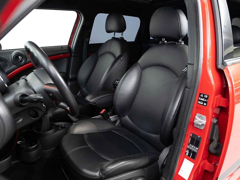 Mini Countryman COOPER JCW - fotka 18 z 22