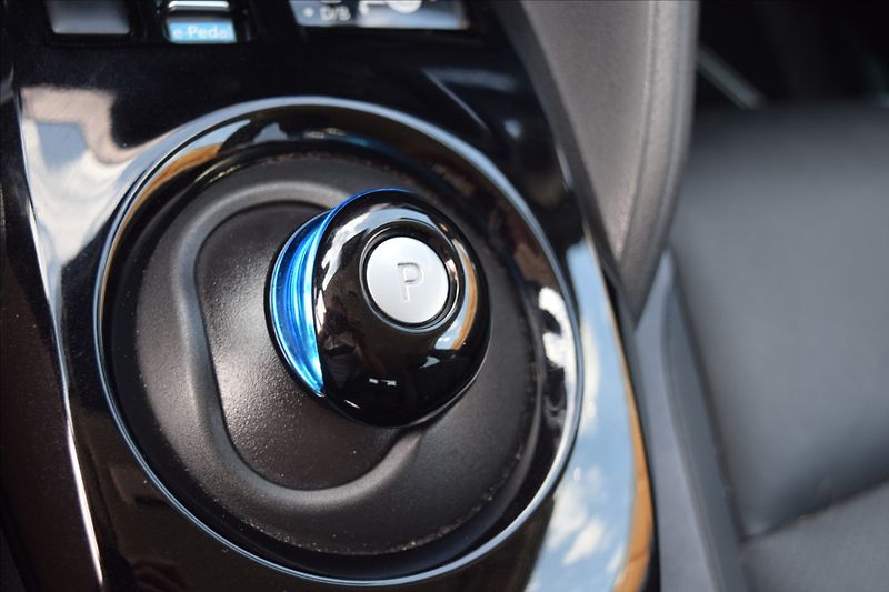 Nissan Leaf 42KW TEKNA TOP VÝBAVA - fotka 26 z 26