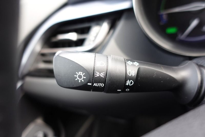 Toyota C-HR 1.8HSD - 1 CVT Style - fotka 25 z 32