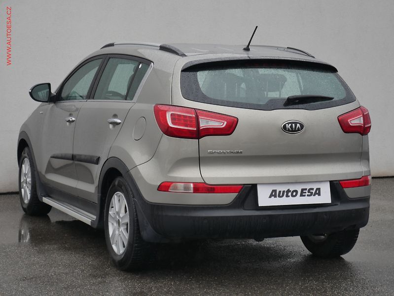 Kia Sportage (2012) 2.0 CRDi 4x4, ČR, AT, park - fotka 6 z 21