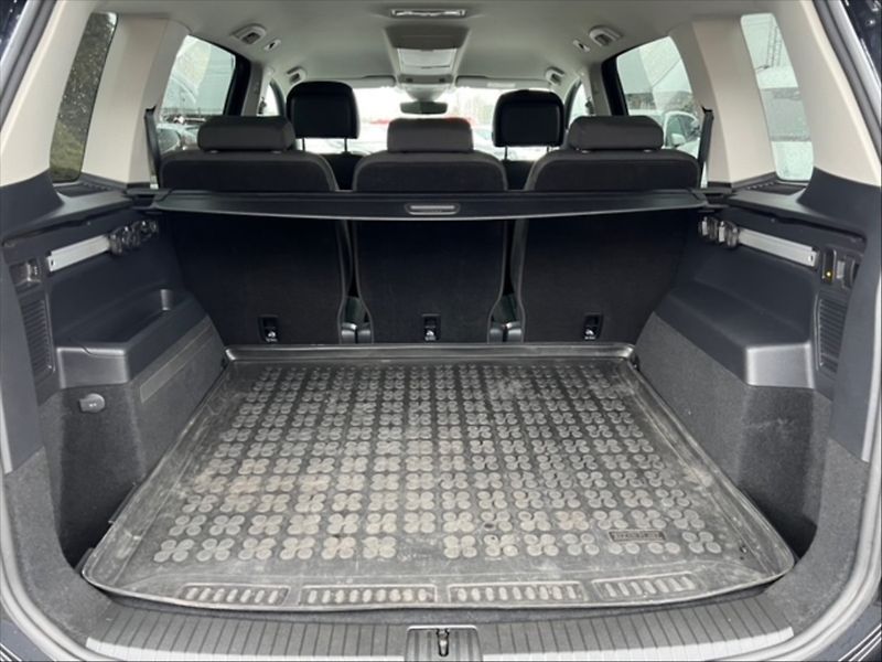 Volkswagen Touran 2,0 TDI Highline DSG Cebia - fotka 6 z 18