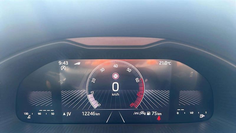 Škoda Scala Top Selection 1,0 TSI 85kW MT6 - fotka 9 z 27