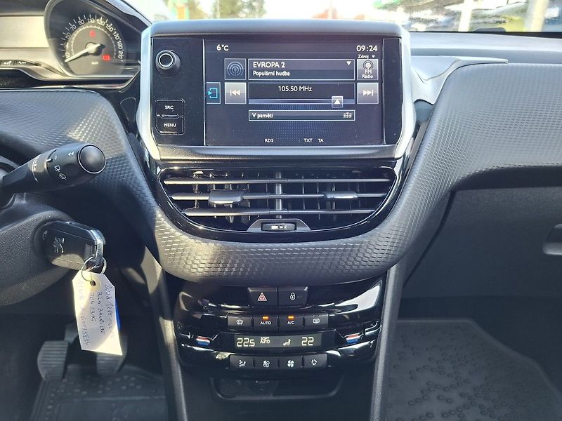 Peugeot 2008 1,2 PT 110k M5 2.MAJ - fotka 18 z 23