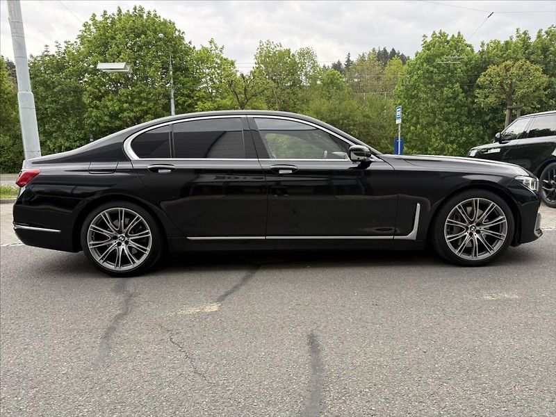 BMW Řada 7 3,0 xDrive 740d - fotka 5 z 39