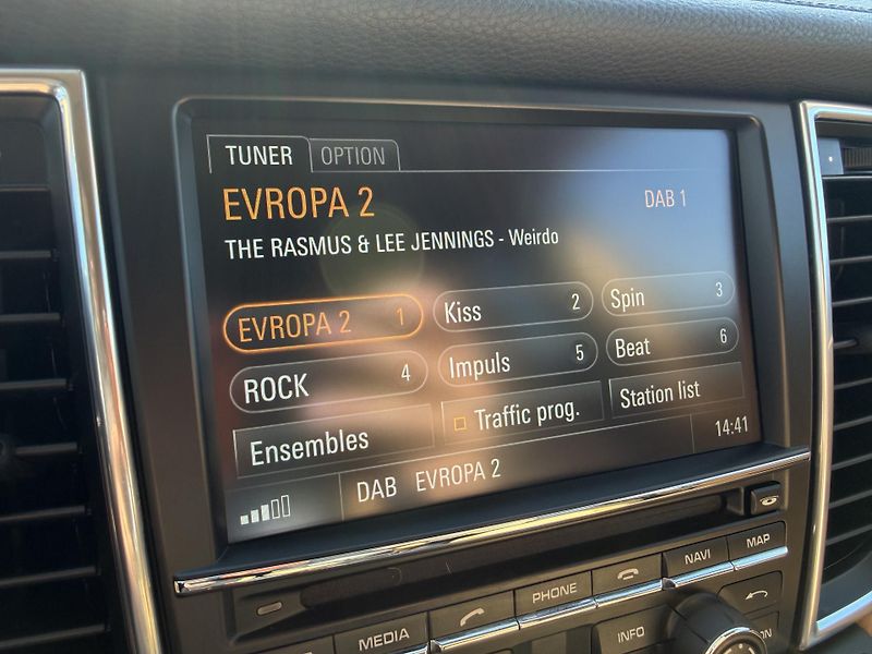 Porsche Panamera 3.0 DIESEL EDITION NAVI KAMERA - fotka 27 z 48