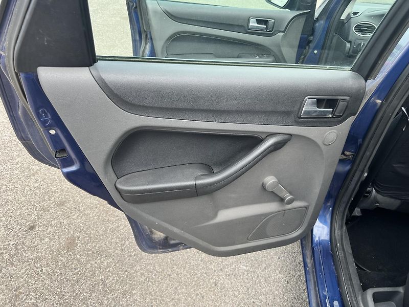 Ford Focus 1,6TDCI 74KW,KLIMA,2xPNEU - fotka 14 z 39