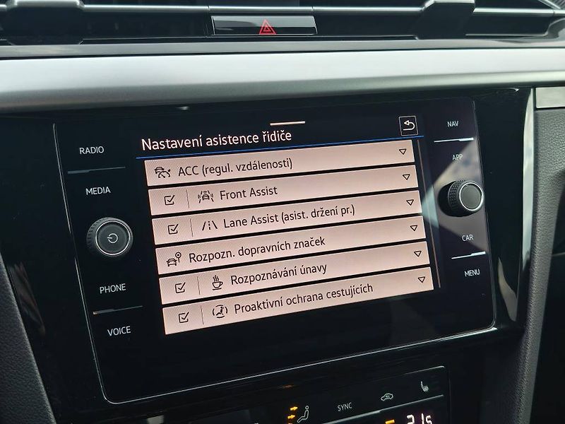 Volkswagen Arteon R-Line 6G 1,5TSI - fotka 16 z 22