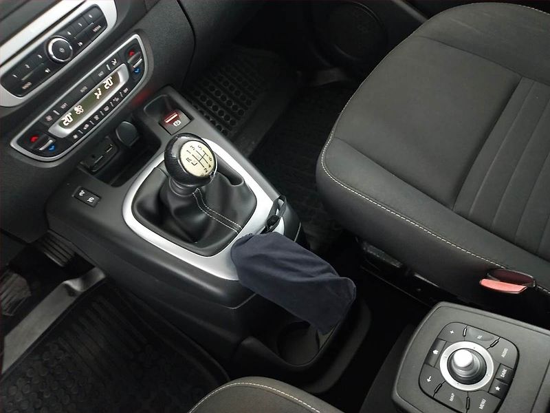 Renault Grand Scénic (2016) Limited 1.2 TCe, Navi - fotka 13 z 20