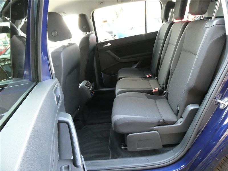 Volkswagen Touran 1,2 TSi 81kW 7.míst, NAVI - fotka 23 z 39